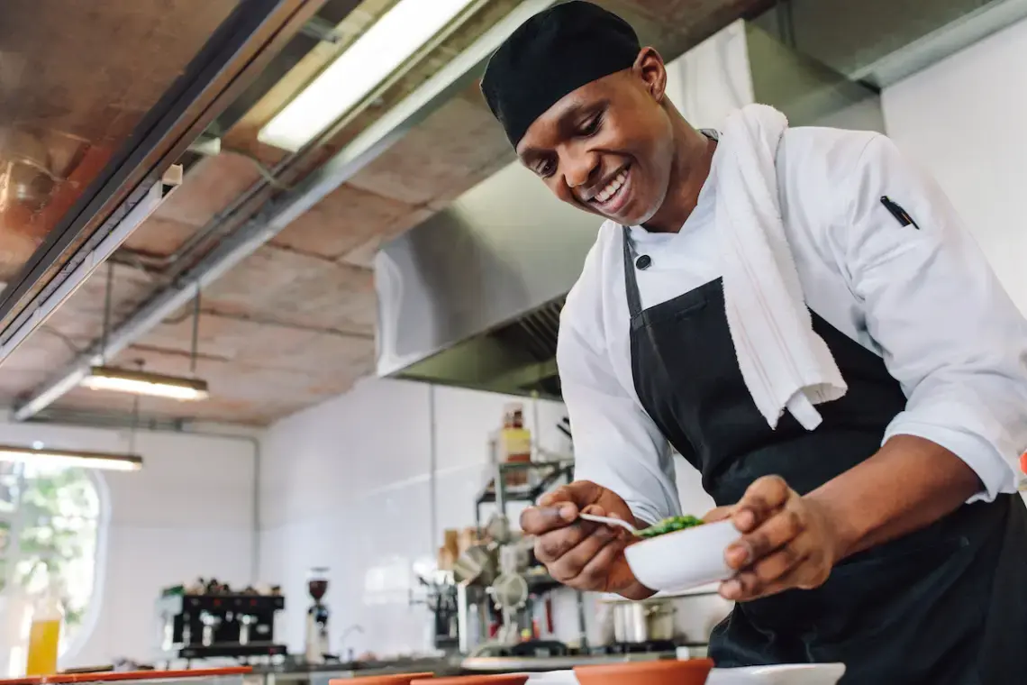 https://coastalwipers.com/hubfs/chef%20using%20a%20commercial%20kitchen%20towel_186605168.webp